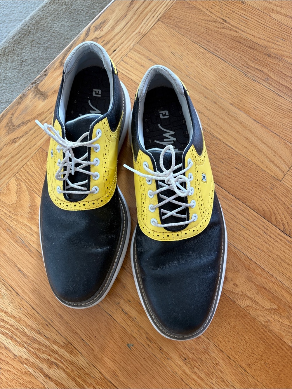 FootJoy Men’s Black and Yellow Saddle golf Shoes